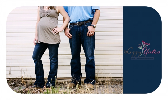 An adorable North Little Rock couple in a Maternity Photography session in West Little Rock