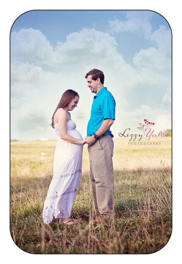 Maternity pictures in Little Rock Arkansas Outdoors in a Field