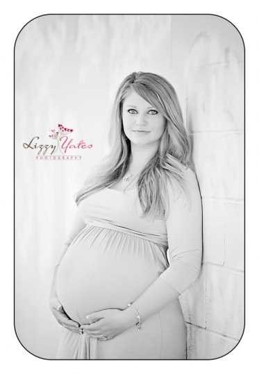 black and white maternity pictures by little rock photographer